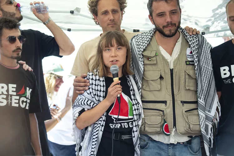 Climate activist Greta Thunberg flanked by Thiago Avila.