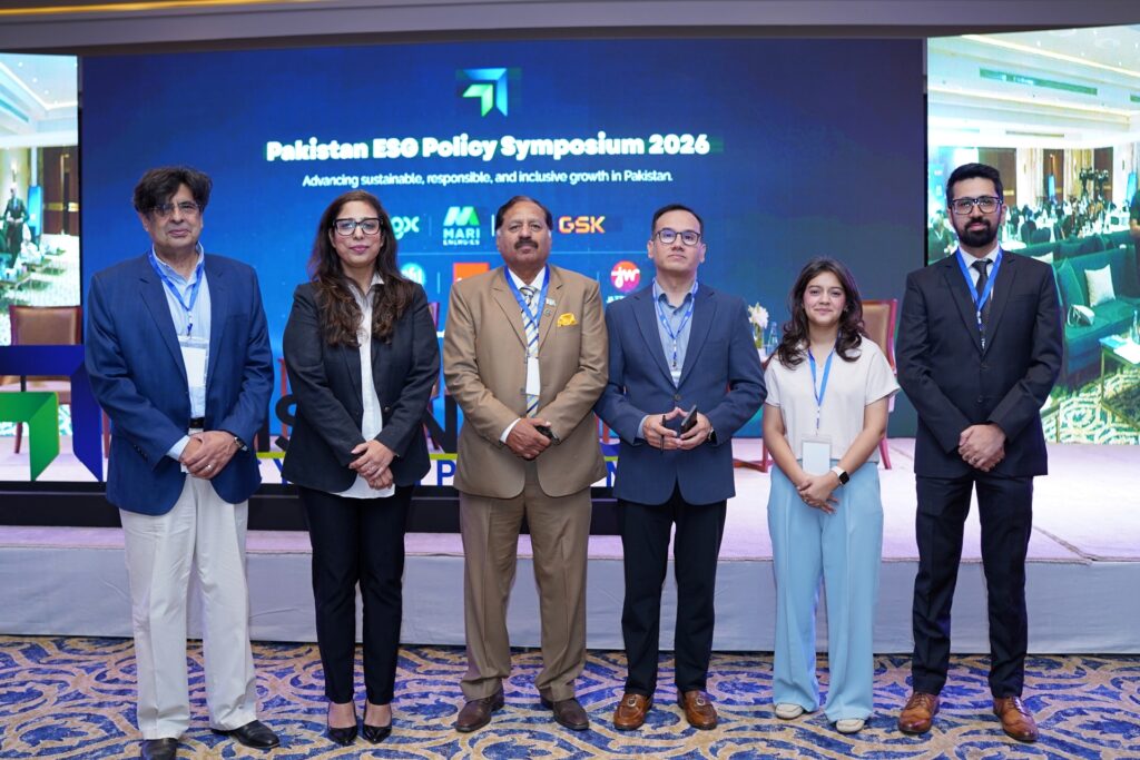 From right to left: Representatives from GSK, Sindh Engro Coal Mining Company (SECMC), Rural Development Foundation, Spencer West at the PESGPS 2026