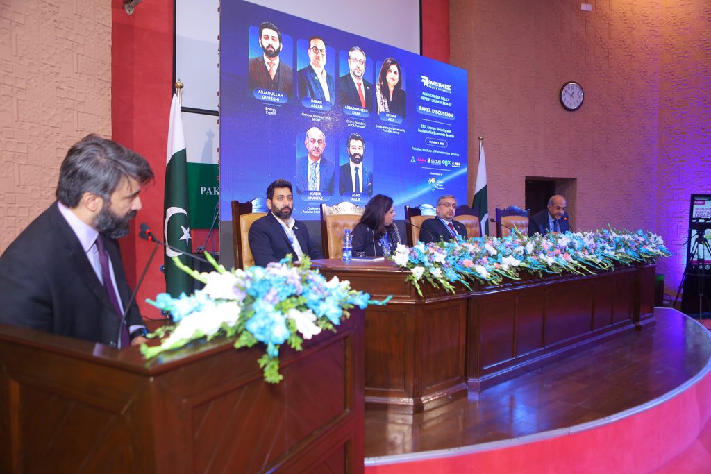 Panel discussion session on ESG implementation at the Pakistan ESG Policy Report launch event at PIPS.